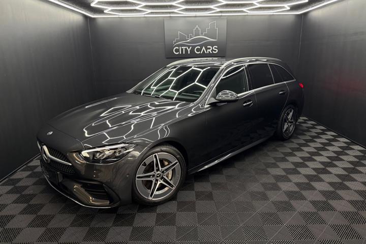 Grå Mercedes C300 d fra 2022