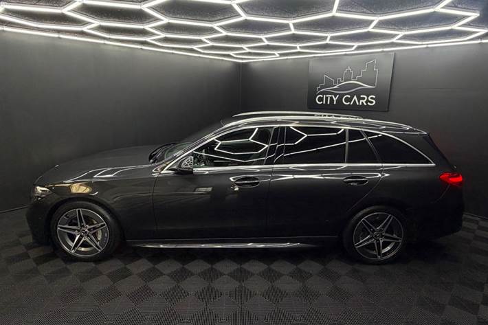 Grå Mercedes C300 d fra 2022