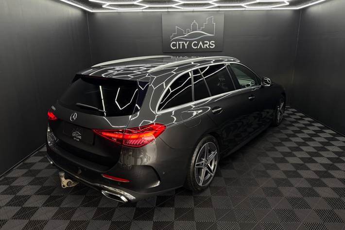 Grå Mercedes C300 d fra 2022