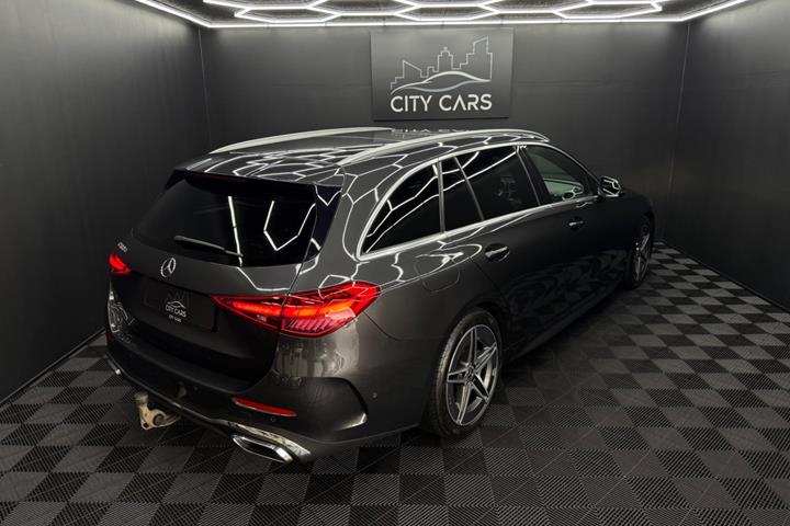 Grå Mercedes C300 d fra 2022