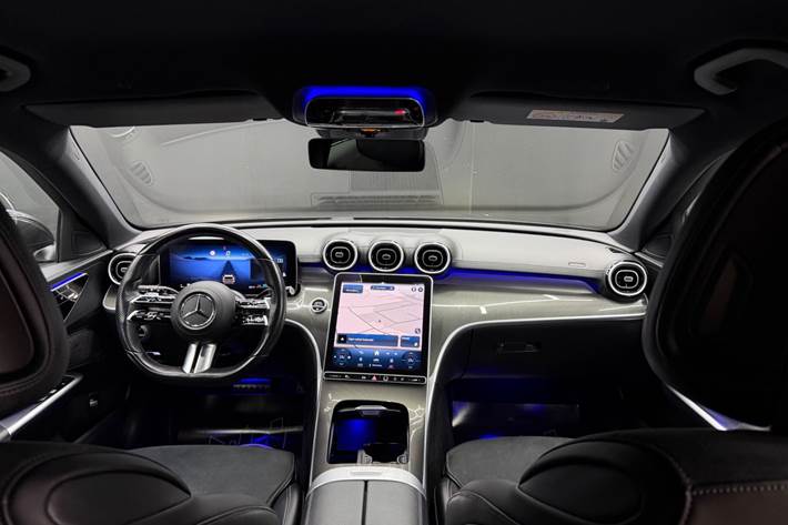 Grå Mercedes C300 d fra 2022