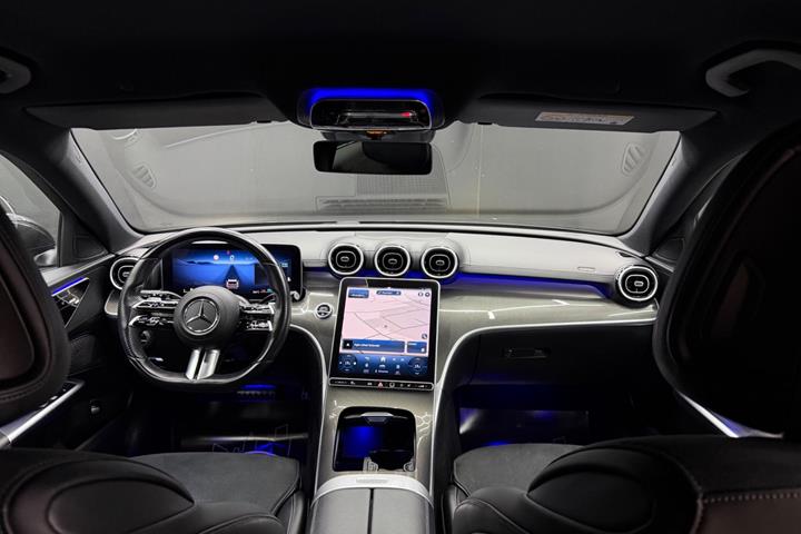 Grå Mercedes C300 d fra 2022