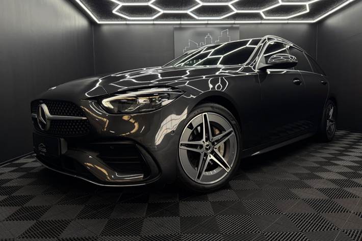 Grå Mercedes C300 d fra 2022