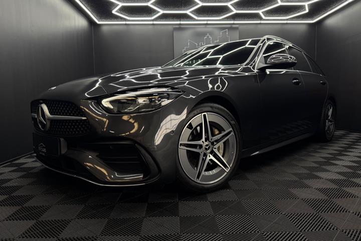 Grå Mercedes C300 d fra 2022