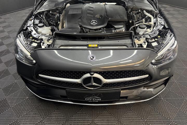 Grå Mercedes C300 d fra 2022