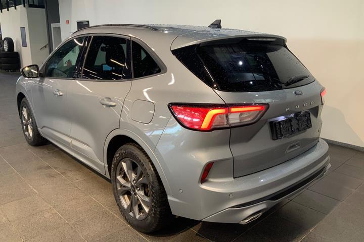 Grå Ford Kuga fra 2021