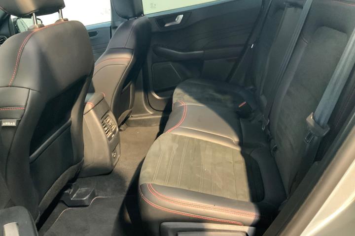 Grå Ford Kuga fra 2021
