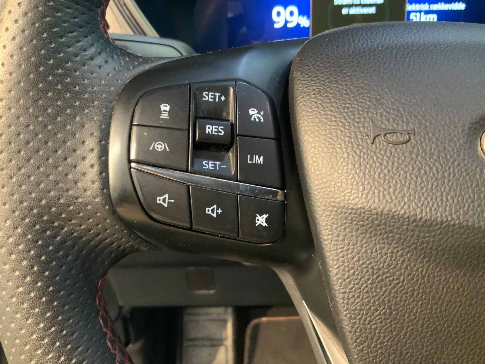 Grå Ford Kuga fra 2021