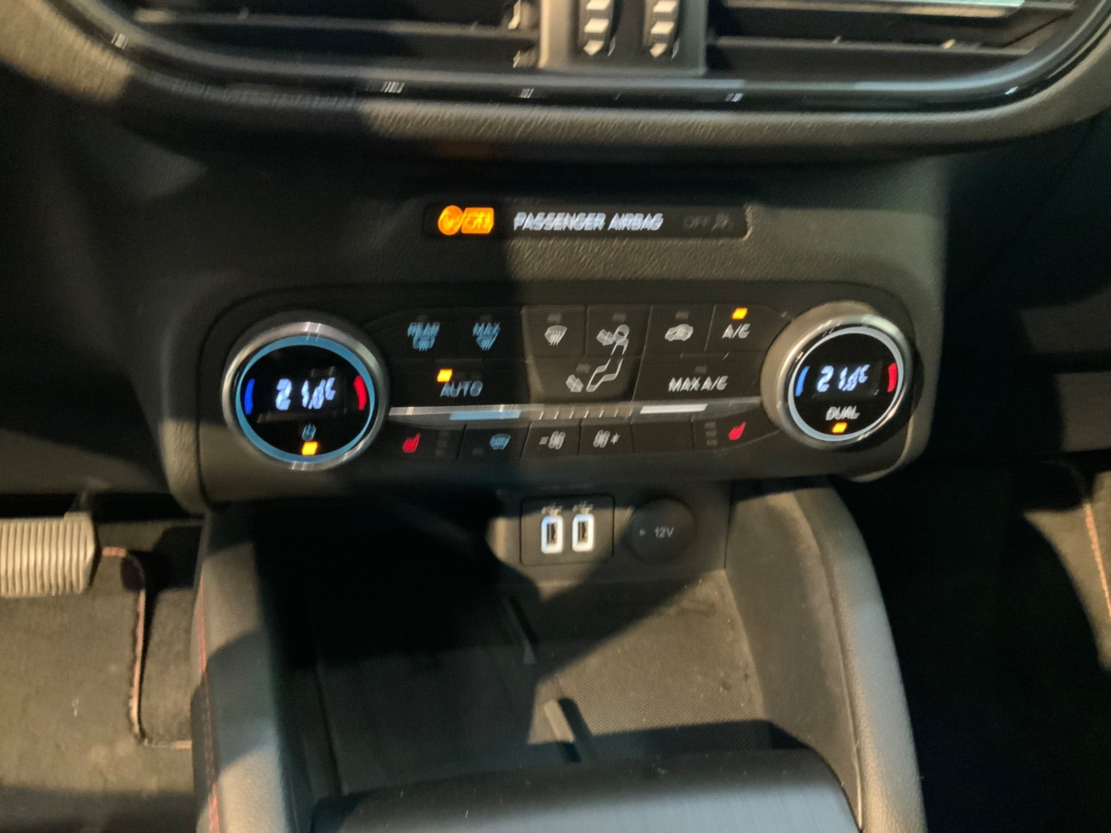 Grå Ford Kuga fra 2021