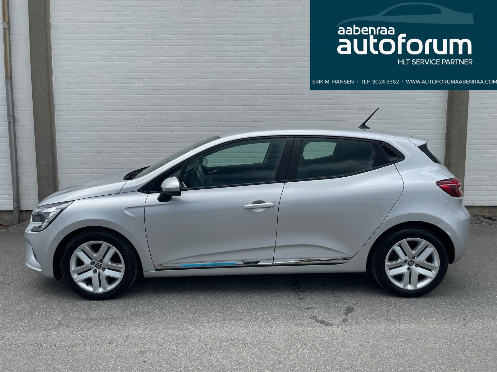 Sølv Renault Clio V fra 2023
