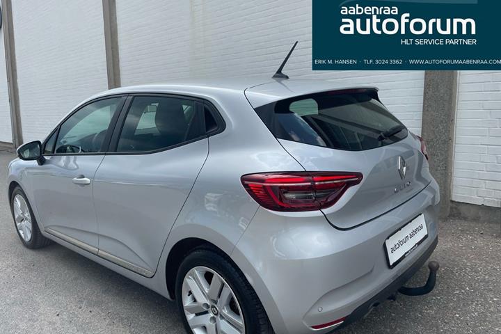 Sølv Renault Clio V fra 2023