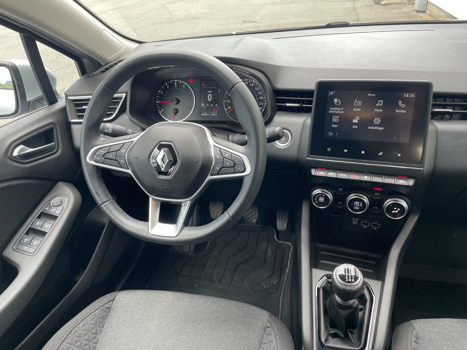 Sølv Renault Clio V fra 2023