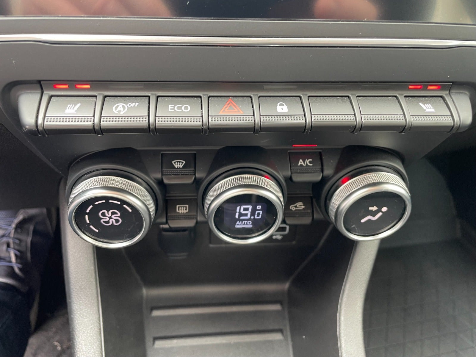 Sølv Renault Clio V fra 2023