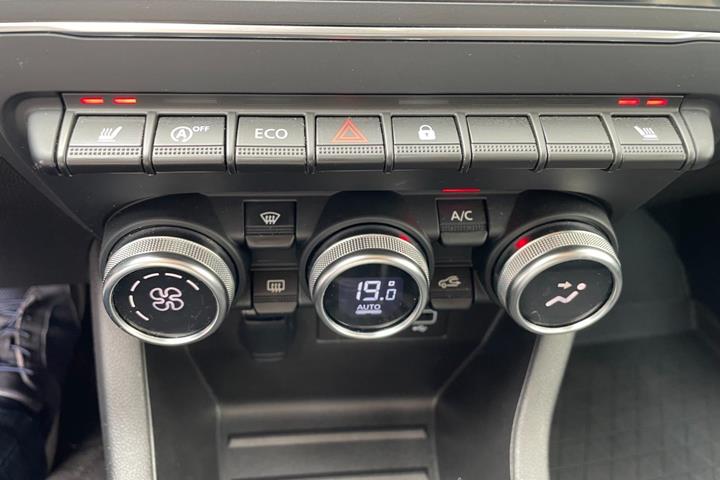 Sølv Renault Clio V fra 2023