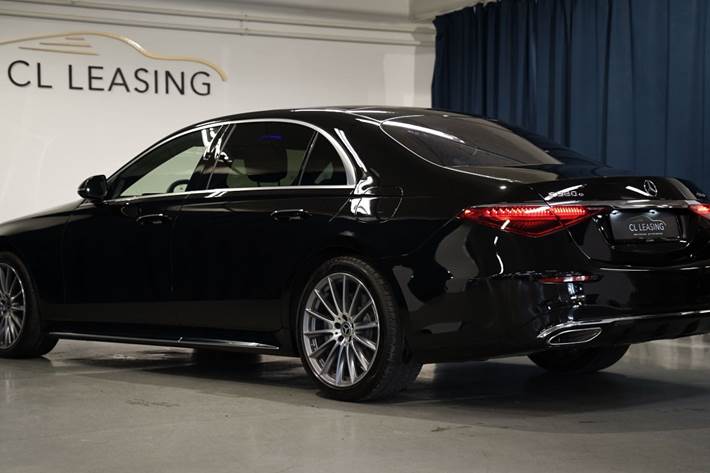 Sort Mercedes S580 e fra 2023