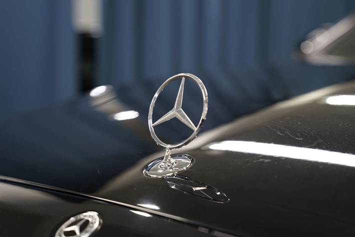 Sort Mercedes S580 e fra 2023