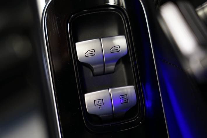 Sort Mercedes S580 e fra 2023