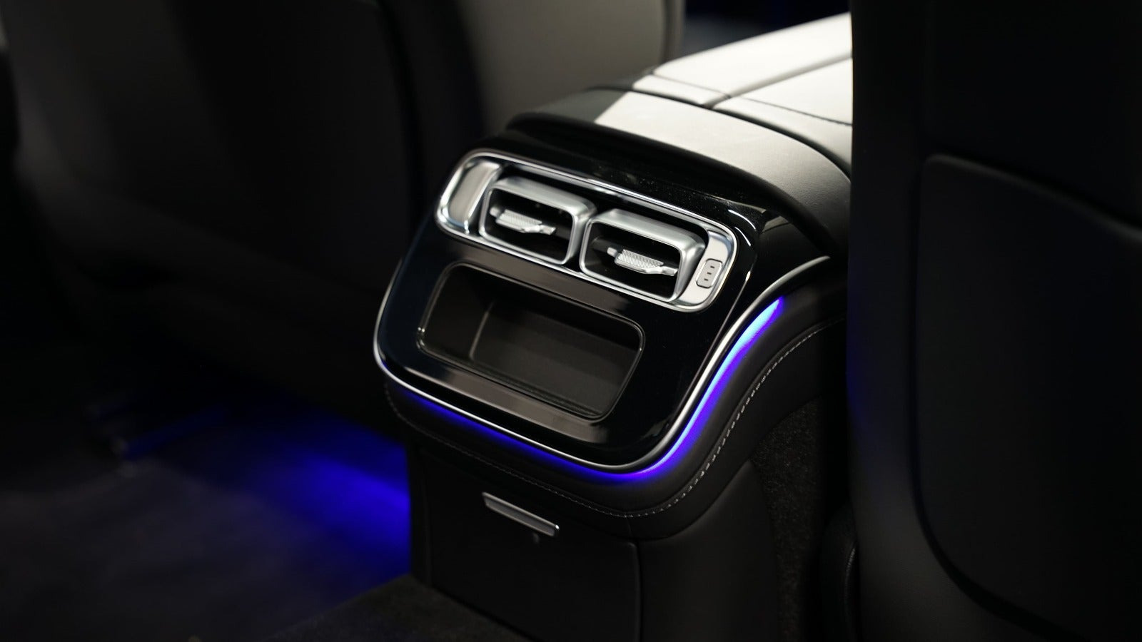 Sort Mercedes S580 e fra 2023