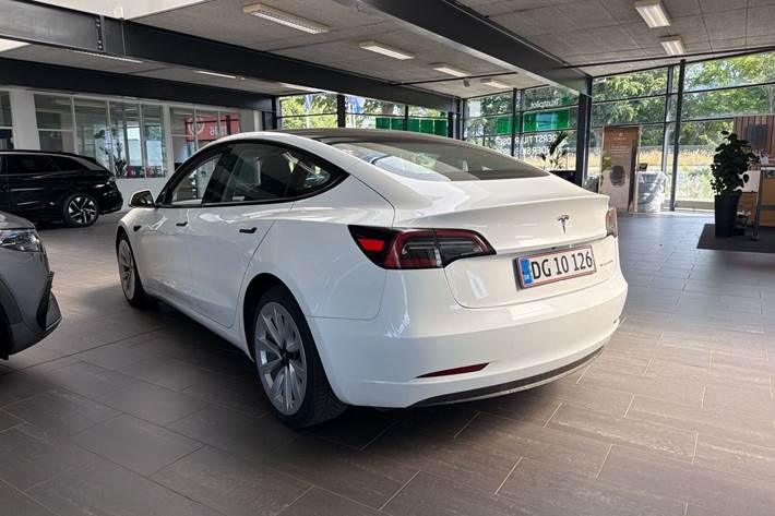 Hvid Tesla Model 3 fra 2022