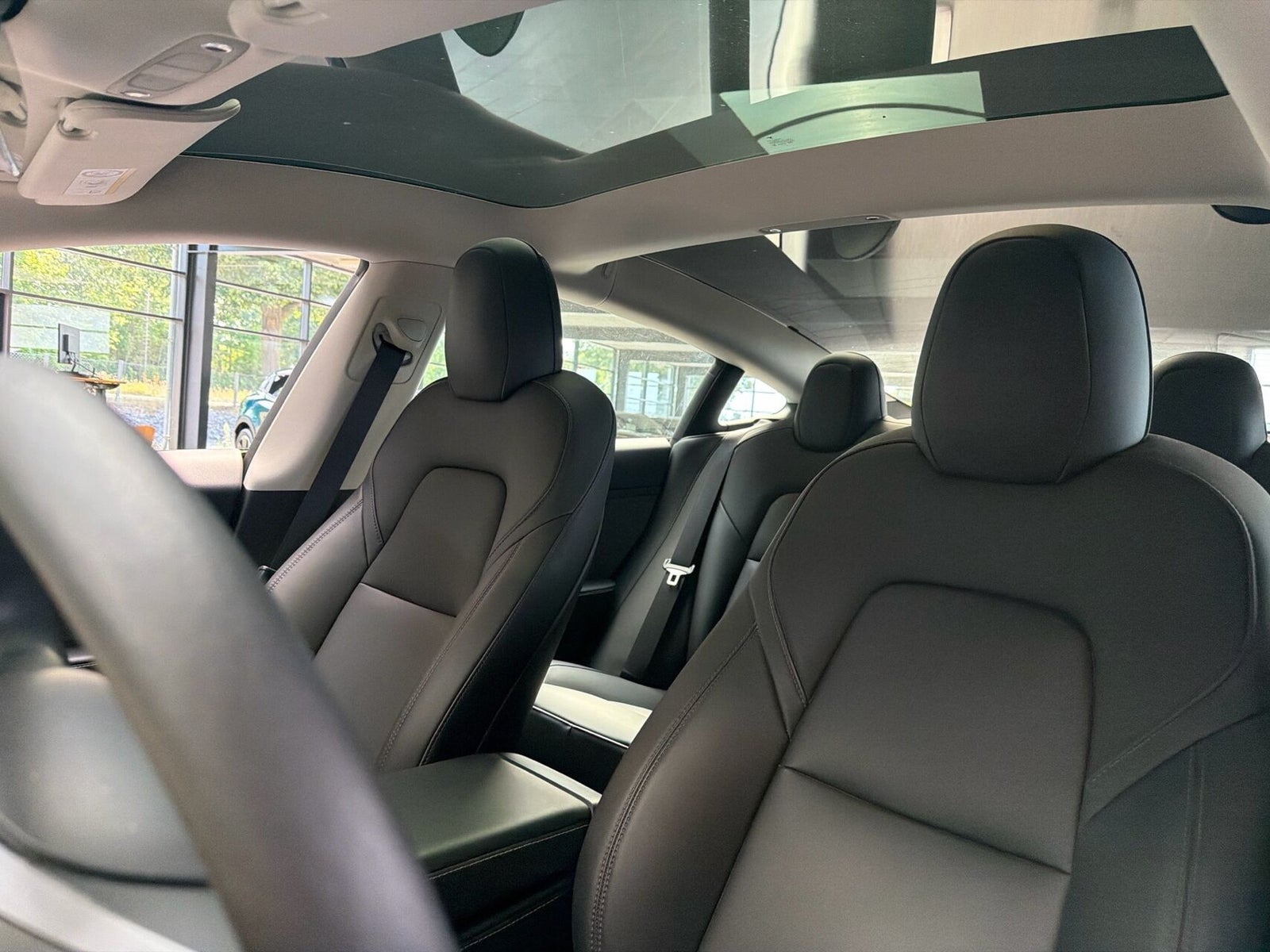 Hvid Tesla Model 3 fra 2022