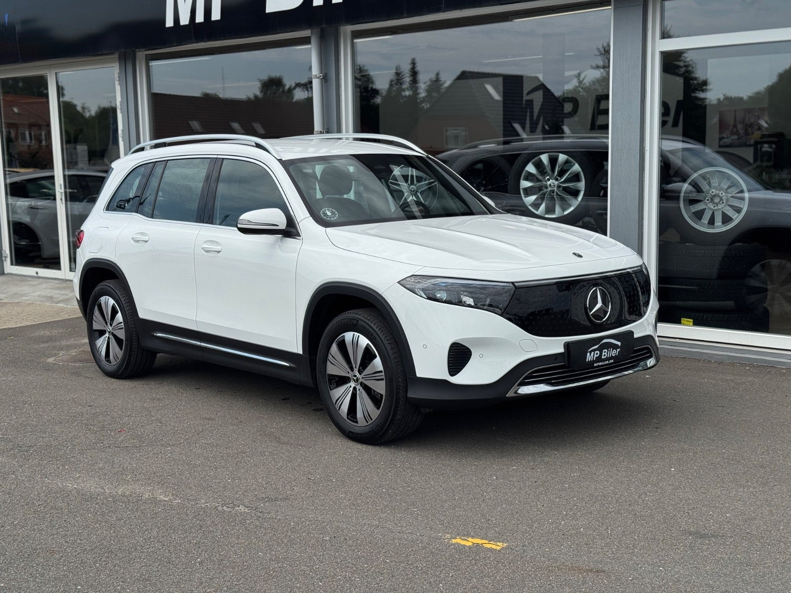Hvid Mercedes EQB250+ fra 2024