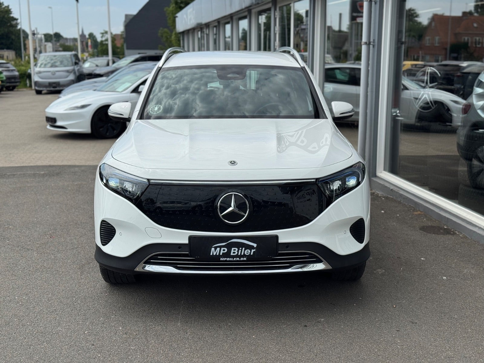 Hvid Mercedes EQB250+ fra 2024