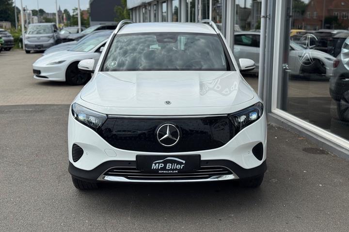 Hvid Mercedes EQB250+ fra 2024