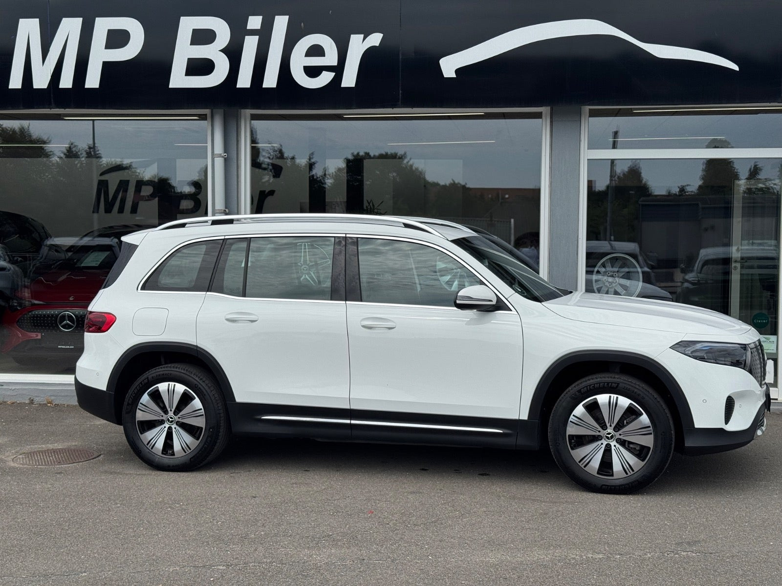 Hvid Mercedes EQB250+ fra 2024