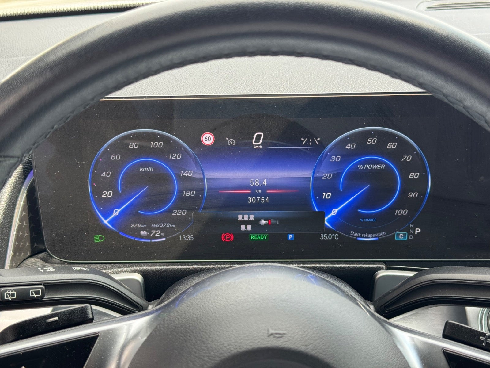Hvid Mercedes EQB250+ fra 2024