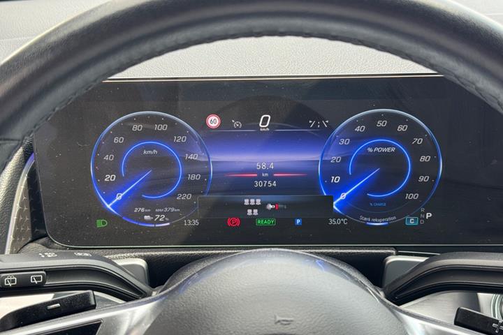 Hvid Mercedes EQB250+ fra 2024