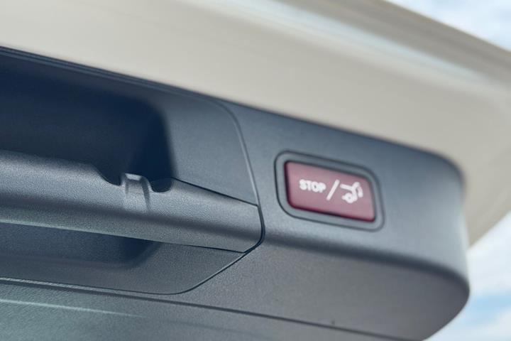 Hvid Mercedes EQB250+ fra 2024