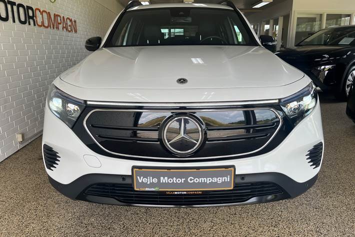 Hvid Mercedes EQB250 fra 2022