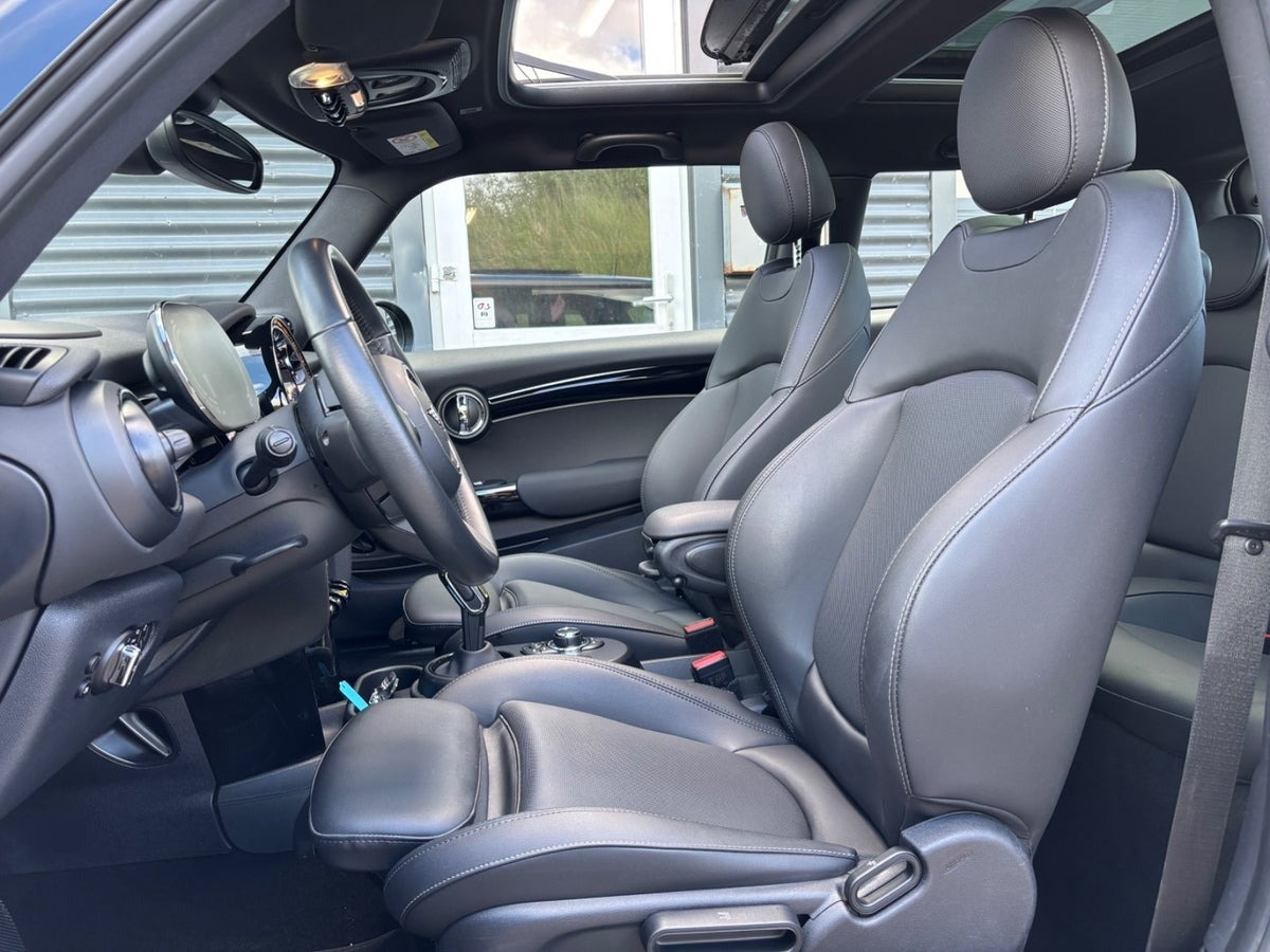 Sort Mini Cooper SE fra 2023