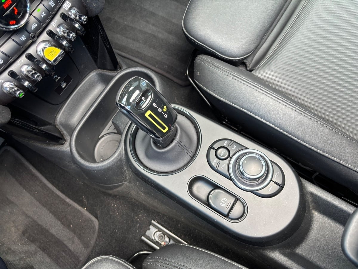 Sort Mini Cooper SE fra 2023