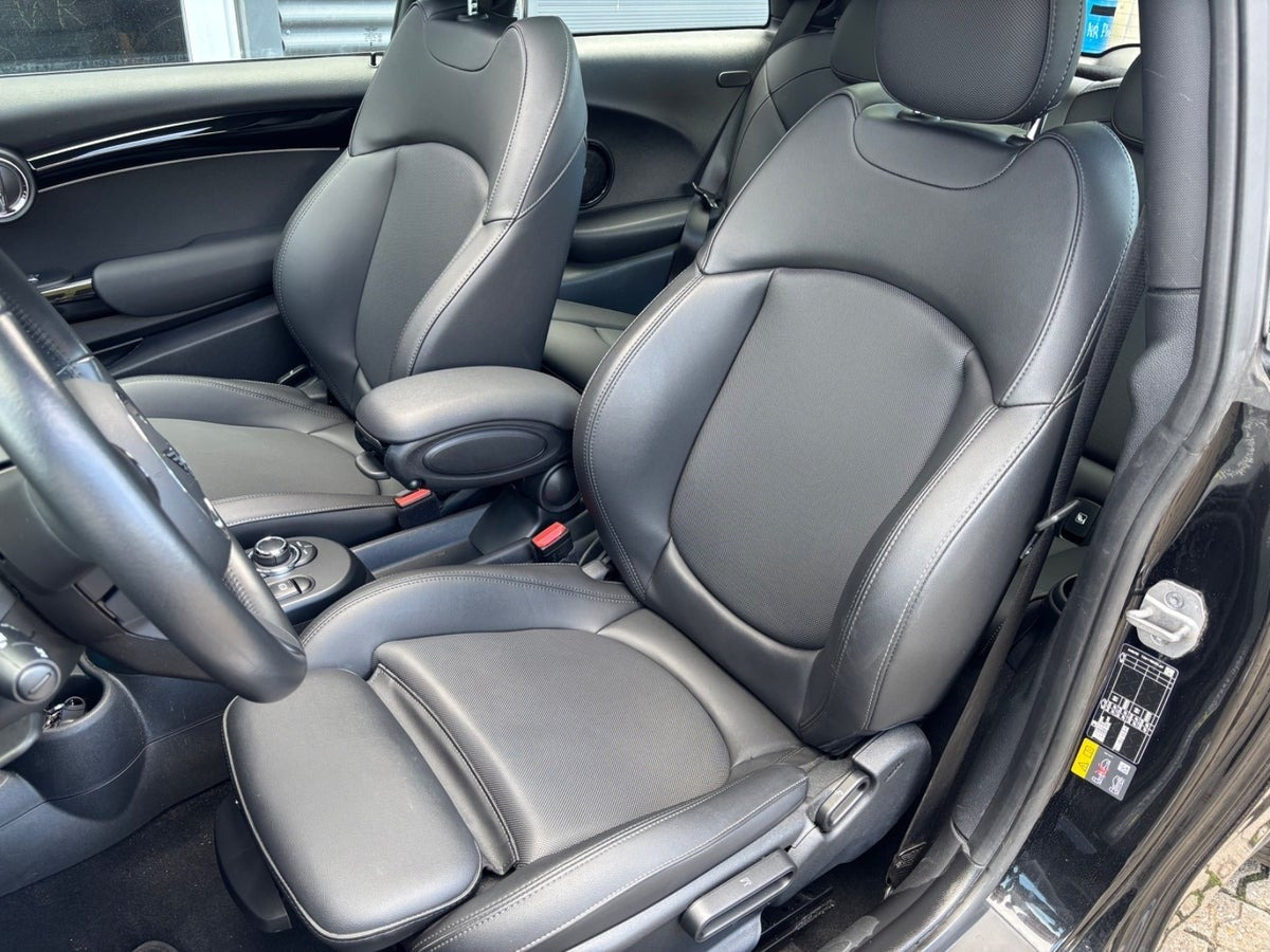 Sort Mini Cooper SE fra 2023