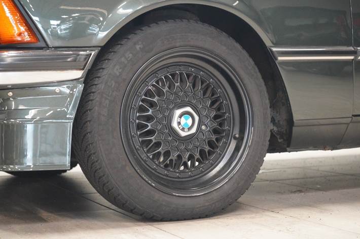 Grøn BMW 315 fra 1983