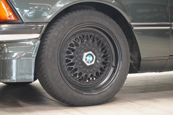 Grøn BMW 315 fra 1983
