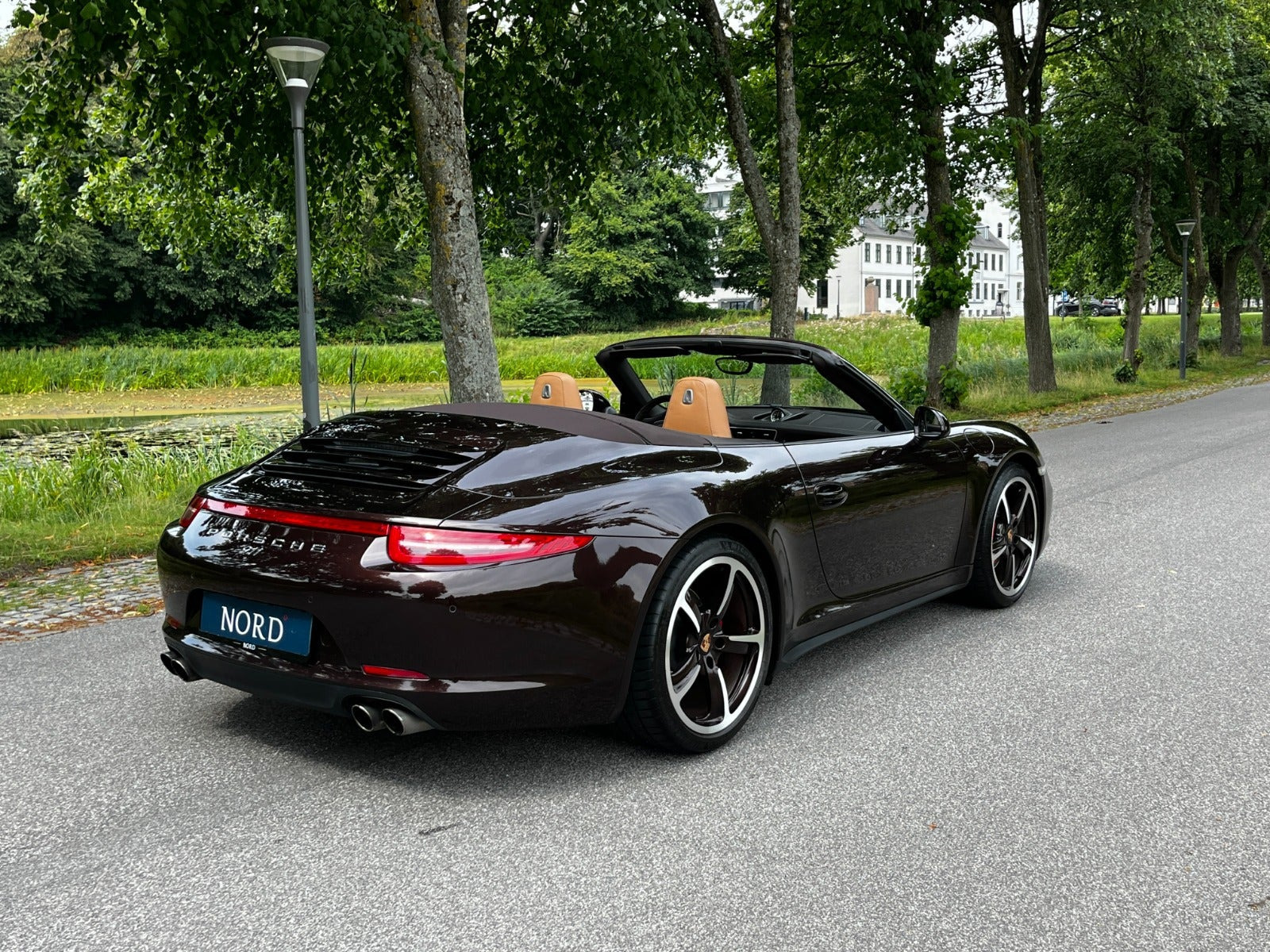 Brun Porsche 911 Carrera 4S fra 2014
