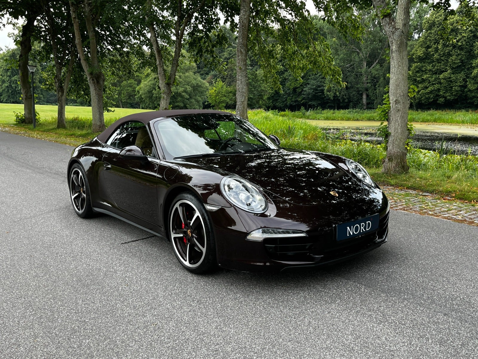 Brun Porsche 911 Carrera 4S fra 2014