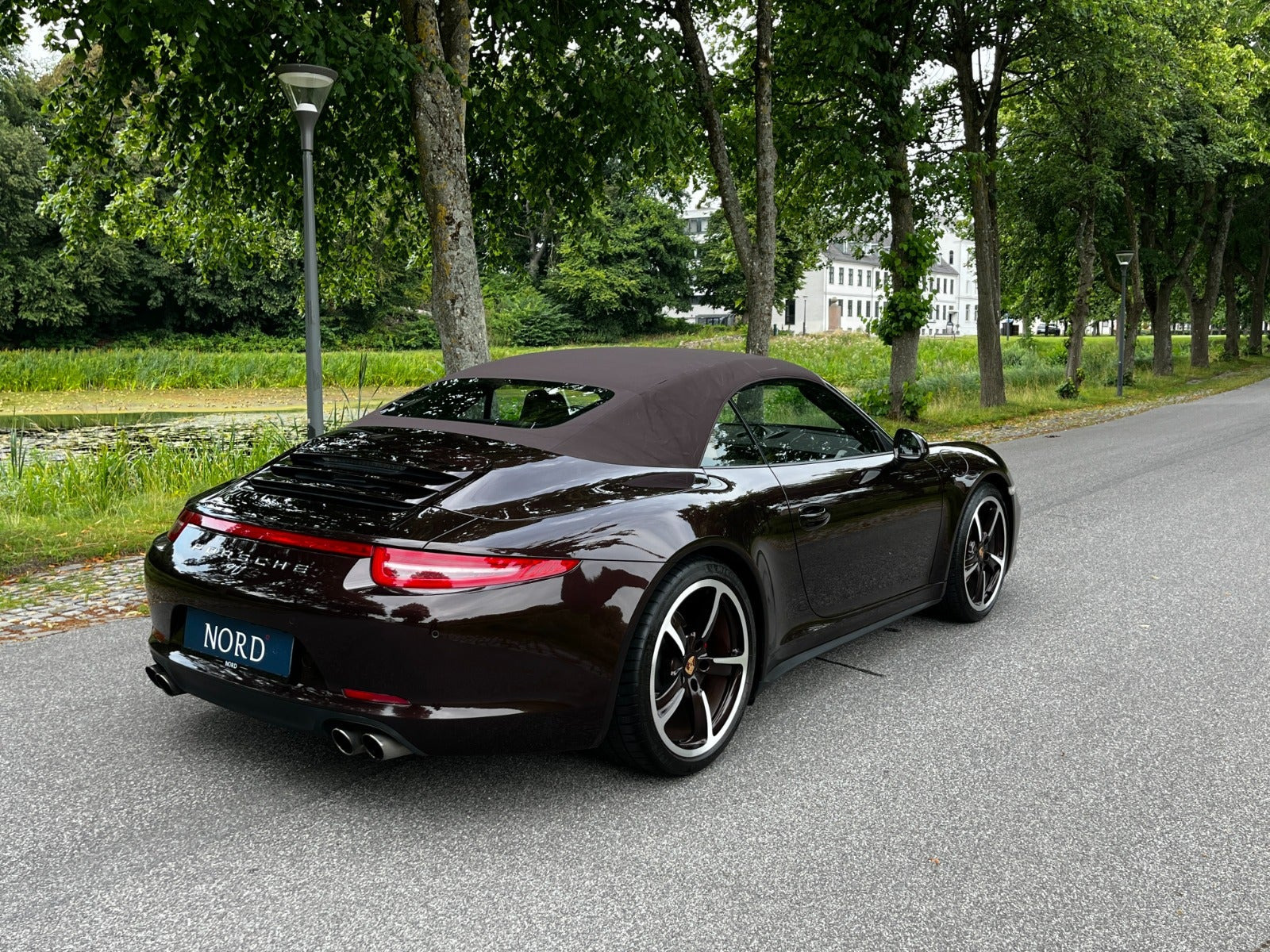 Brun Porsche 911 Carrera 4S fra 2014