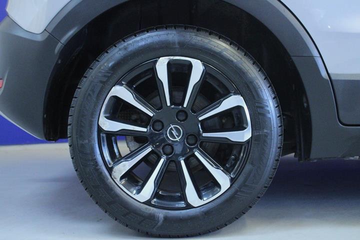Grå Opel Crossland fra 2021