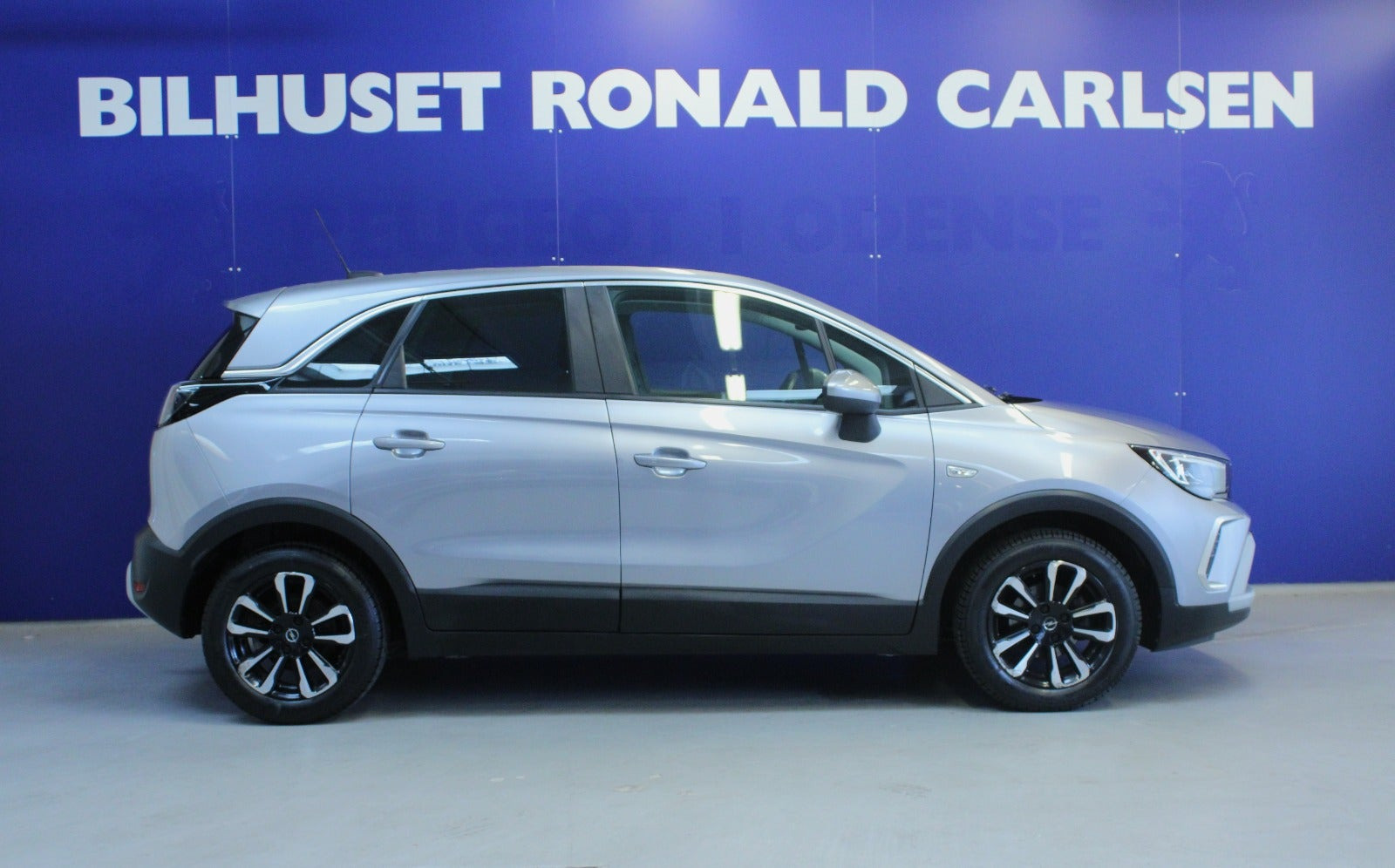 Grå Opel Crossland fra 2021