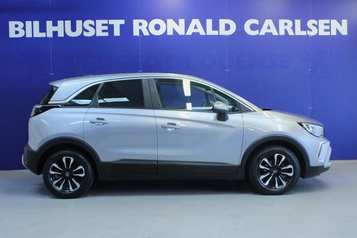 Grå Opel Crossland fra 2021