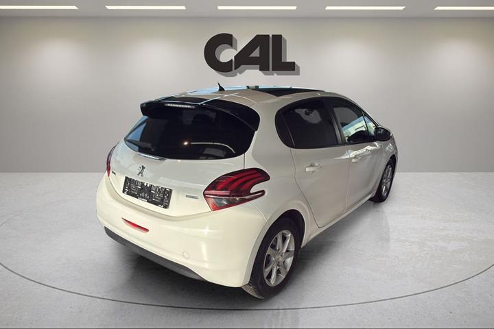 Hvid Peugeot 208 fra 2016