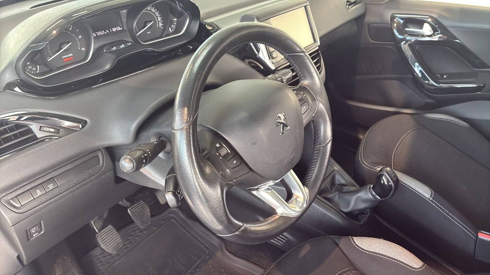 Hvid Peugeot 208 fra 2016