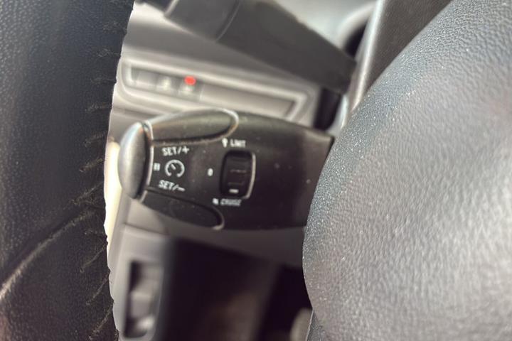 Hvid Peugeot 208 fra 2016