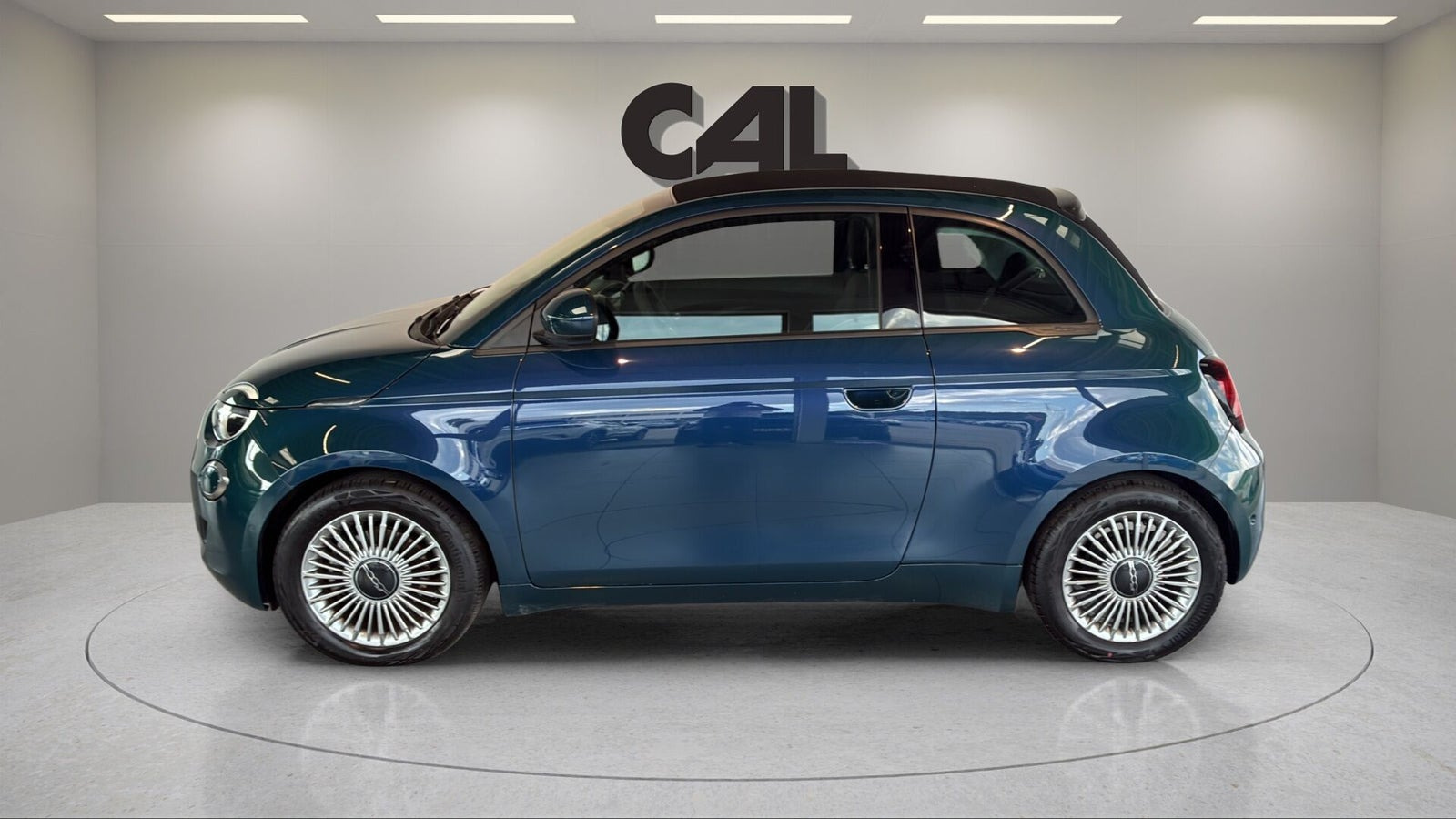 Blå Fiat 500e fra 2024