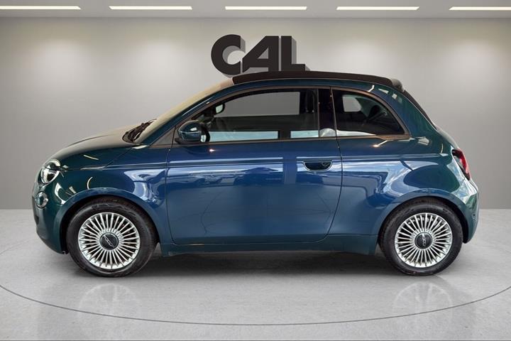 Blå Fiat 500e fra 2024