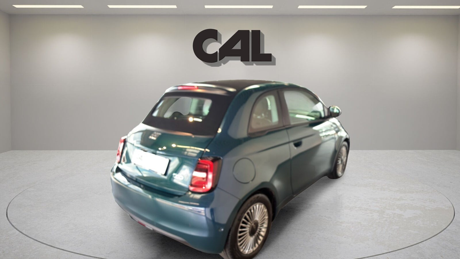Blå Fiat 500e fra 2024