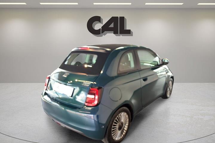 Blå Fiat 500e fra 2024